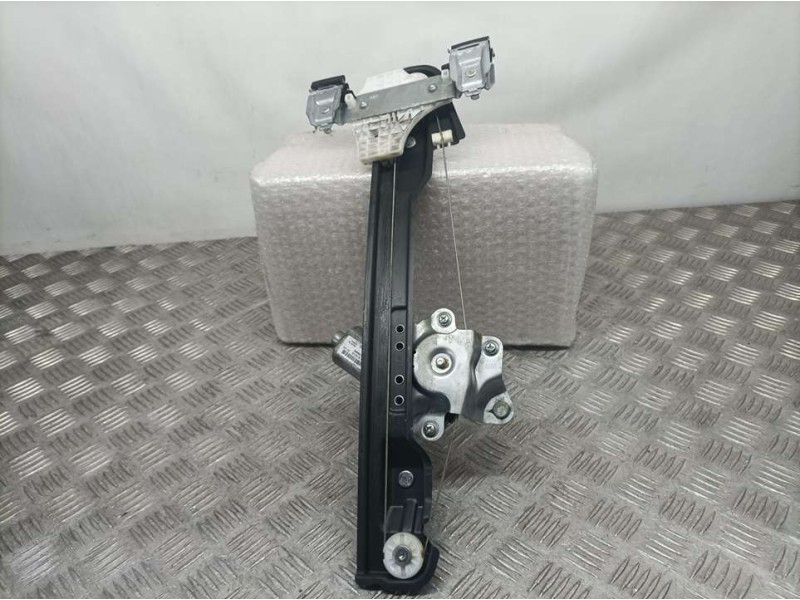 Recambio de elevalunas trasero derecho para ssangyong tivoli line 4x2 referencia OEM IAM 98840X1010  