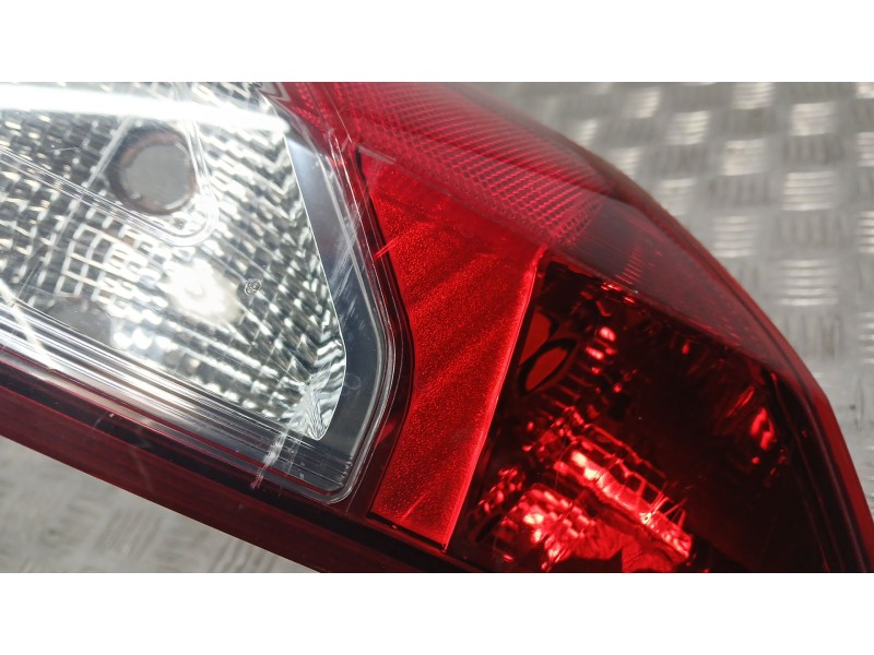 Recambio de piloto trasero derecho para ford transit connect monospace 1.6 tdci referencia OEM IAM DT1113404AC ROZADO VALEO 9001