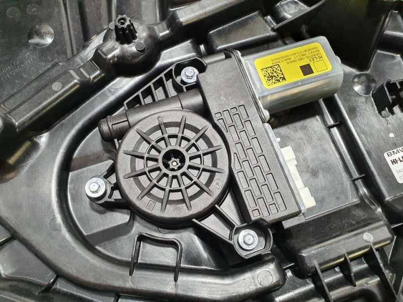 Recambio de elevalunas trasero izquierdo para bmw serie 1 lim. (f40) 118d referencia OEM IAM 5A02FA701 22975210 4WWA035 ELECTRIC