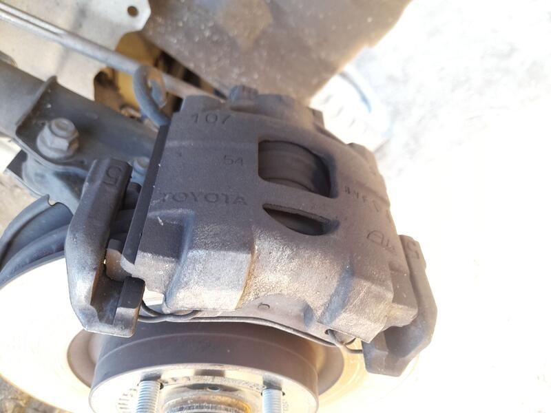 Recambio de pinza freno delantera derecha para toyota yaris (_p13_) 1.5 (nsp131_) referencia OEM IAM 477300D200 ATE 