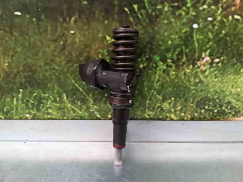 Recambio de inyector para seat leon (1p1) 1.9 tdi referencia OEM IAM 038130073AG 0414720215 BOSCH