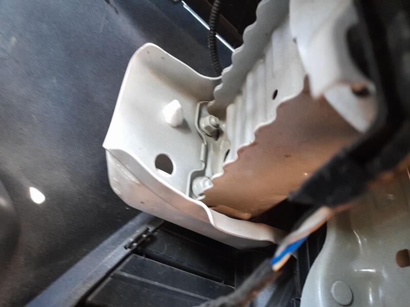 Recambio de refuerzo paragolpes delantero para toyota yaris (_p13_) 1.5 (nsp131_) referencia OEM IAM 520210D070  