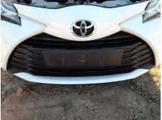 Recambio de rejilla delantera para toyota yaris (_p13_) 1.5 (nsp131_) referencia OEM IAM 531020D030  