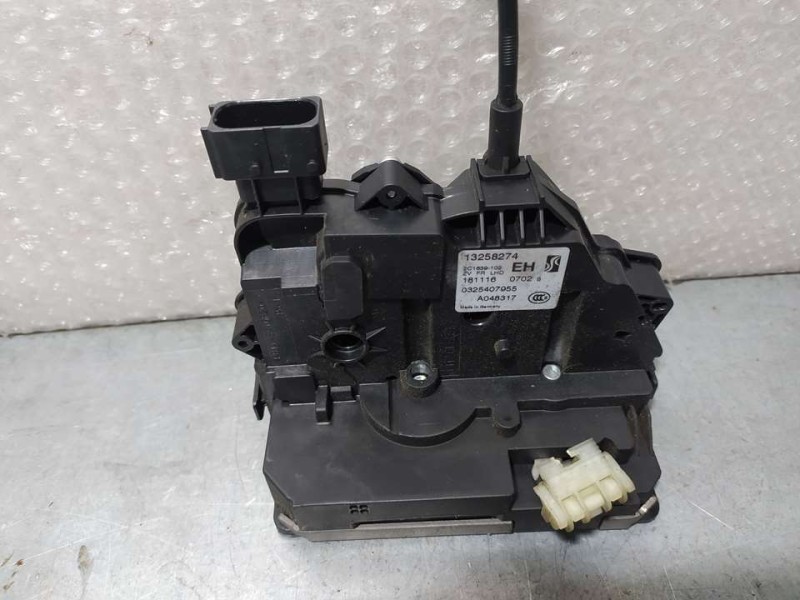 Recambio de cerradura puerta delantera derecha para opel meriva b selective referencia OEM IAM 13258274 2C1639102 0325407955