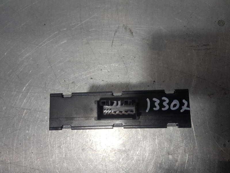 Recambio de centralita para bmw serie 1 berlina (e81/e87) 118d referencia OEM IAM 6142912708802 8ES00947920 HELLA DE LUCES