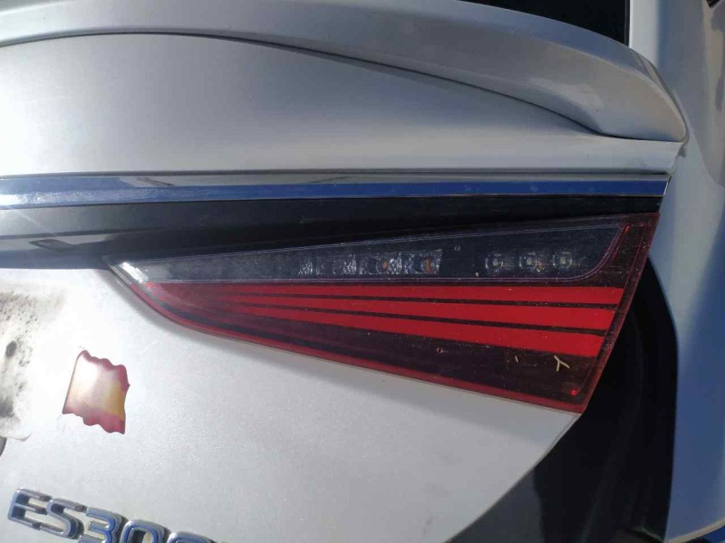 Recambio de piloto trasero derecho para lexus es 300h referencia OEM IAM 8158033470  