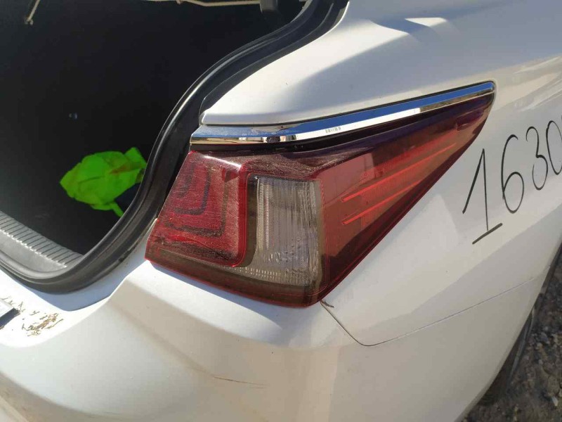 Recambio de piloto trasero derecho para lexus es 300h referencia OEM IAM 8155133590  