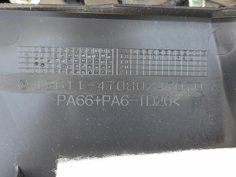 Recambio de tapa motor para toyota yaris (_p13_) 1.5 (nsp131_) referencia OEM IAM PA66PA6TD20  