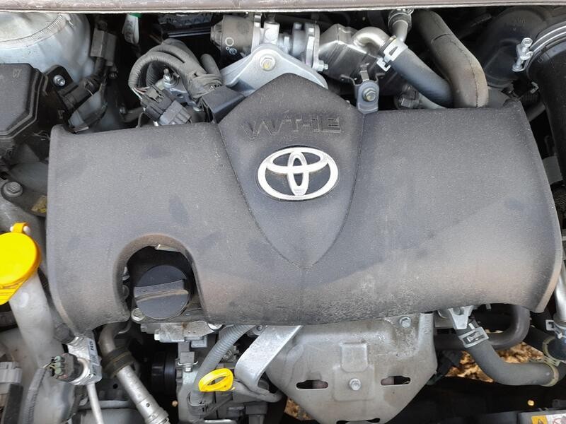 Recambio de tapa motor para toyota yaris (_p13_) 1.5 (nsp131_) referencia OEM IAM PA66PA6TD20  