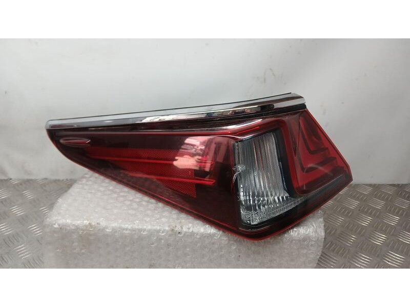 Recambio de piloto trasero izquierdo para lexus es 300h referencia OEM IAM 8156133590 TOCADO Y ROZADO 