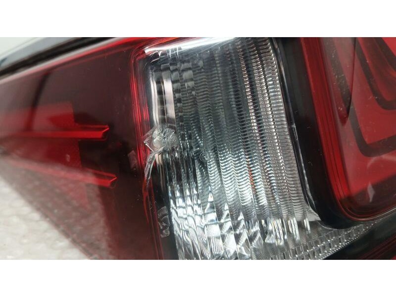 Recambio de piloto trasero izquierdo para lexus es 300h referencia OEM IAM 8156133590 TOCADO Y ROZADO 