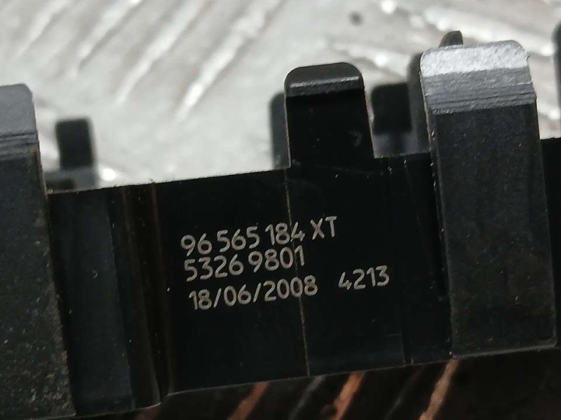 Recambio de mando elevalunas delantero derecho para peugeot 308 confort referencia OEM IAM 96565184XT  