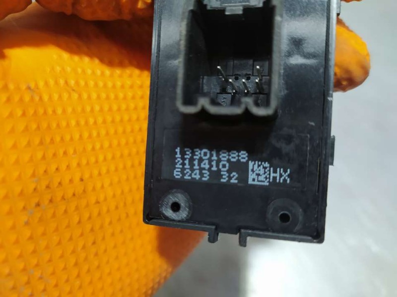 Recambio de mando elevalunas trasero derecho para opel meriva b selective referencia OEM IAM 13301888 211410 