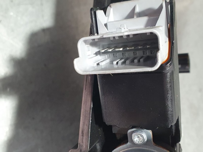 Recambio de elevalunas delantero derecho para peugeot 2008 (p1) gt line referencia OEM IAM 9828130680  ELECTRICO 6 PINS