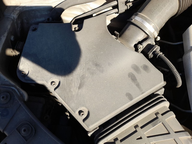 Recambio de carcasa filtro aire para audi a5 (8t3) 2.7 tdi referencia OEM IAM 8K0133837BP  