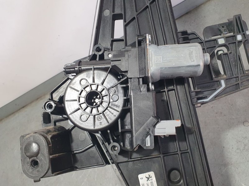 Recambio de elevalunas trasero derecho para peugeot 2008 (p1) gt line referencia OEM IAM 9830002480  ELECTRICO 6 PINS