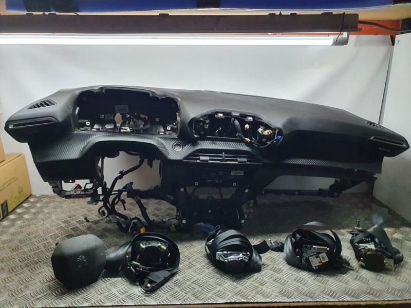 Recambio de kit airbag para peugeot 2008 (p1) gt line referencia OEM IAM 98255207ZD  C/ SALPICADERO Y PRETENSORES