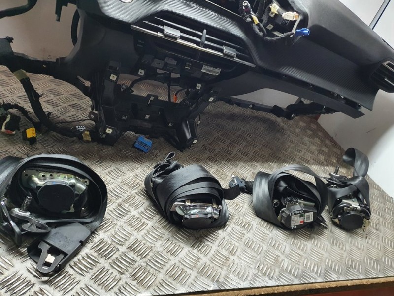 Recambio de kit airbag para peugeot 2008 (p1) gt line referencia OEM IAM 98255207ZD  C/ SALPICADERO Y PRETENSORES