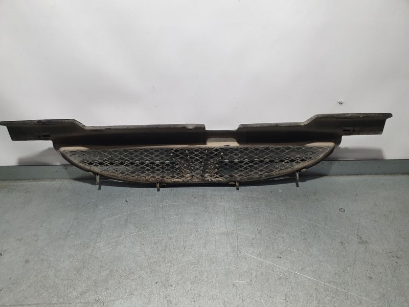 Recambio de rejilla delantera para daewoo kalos 1.4 sr referencia OEM IAM   