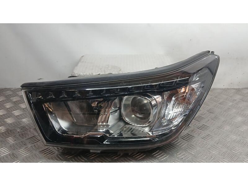 Recambio de faro izquierdo para ssangyong tivoli line 4x2 referencia OEM IAM   REPARAR