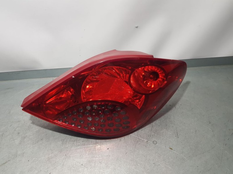 Recambio de piloto trasero derecho para peugeot 207 urban referencia OEM IAM 6351Y7  PLASTICO ARAÑADO