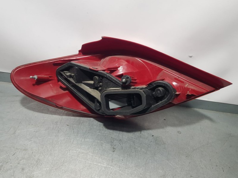 Recambio de piloto trasero derecho para peugeot 207 urban referencia OEM IAM 6351Y7  PLASTICO ARAÑADO