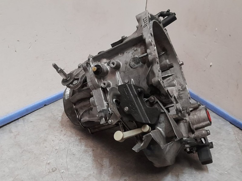 Recambio de caja cambios para citroën c4 lim. white attraction referencia OEM IAM 20DP72 5647634 5VELOCIDADES