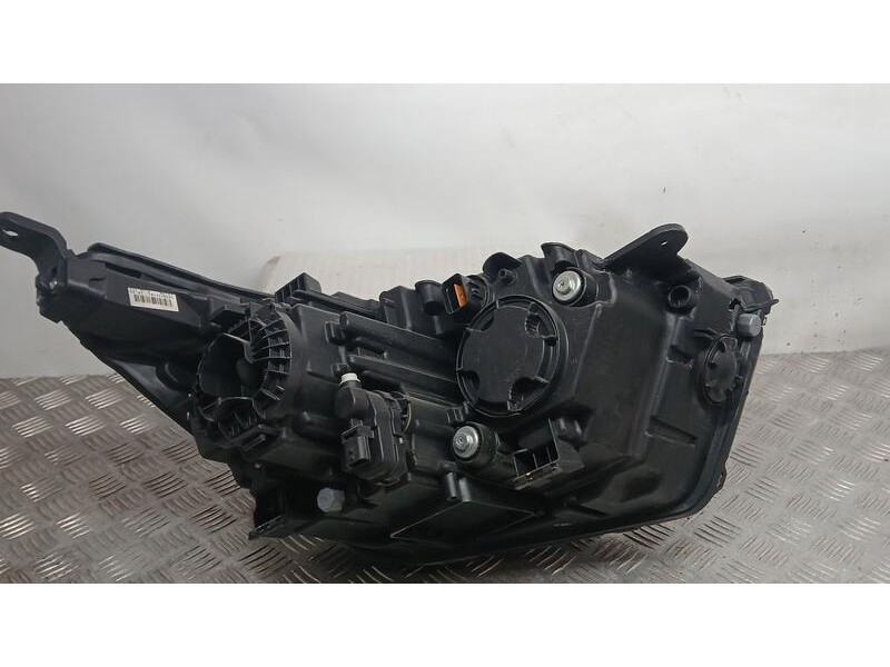 Recambio de faro izquierdo para ssangyong tivoli line 4x2 referencia OEM IAM   REPARAR