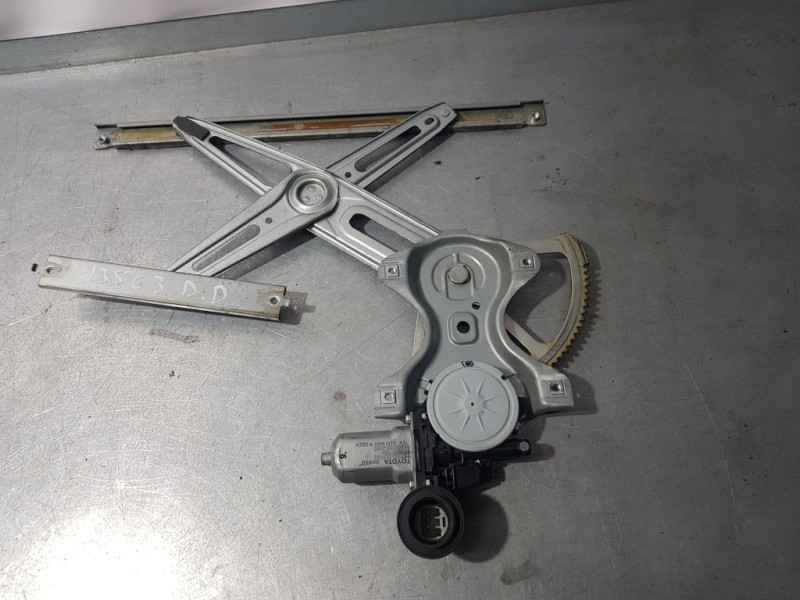 Recambio de elevalunas delantero derecho para toyota yaris ts referencia OEM IAM 857100D100 973582100 DENSO ELECTRICO 6 PINS