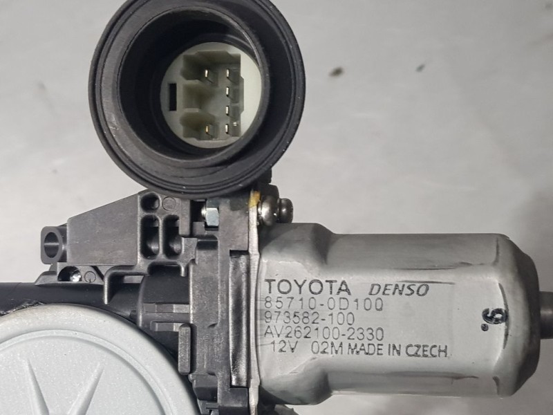 Recambio de elevalunas delantero derecho para toyota yaris ts referencia OEM IAM 857100D100 973582100 DENSO ELECTRICO 6 PINS