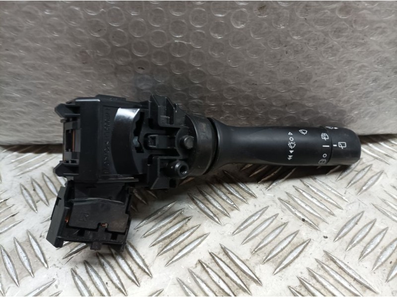 Recambio de mando limpia para toyota yaris ts referencia OEM IAM 846520D031  