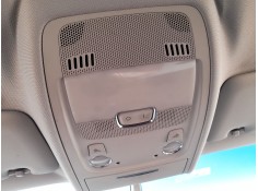 LUZ INTERIOR 8T0947140 