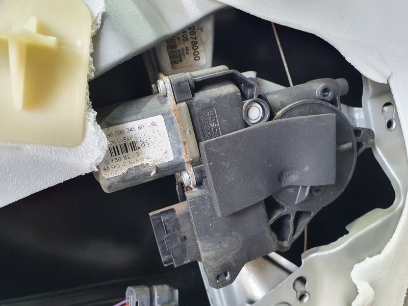 Recambio de elevalunas trasero izquierdo para peugeot 308 sport referencia OEM IAM 9659826780 977839105 ELECTRICO 6 PINES