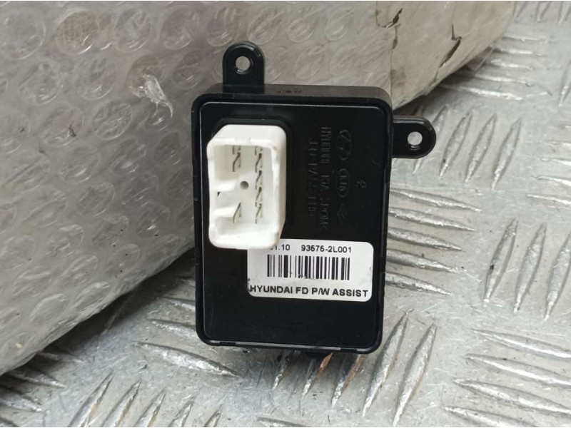 Recambio de mando elevalunas delantero derecho para hyundai i30 classic referencia OEM IAM 935752L001  