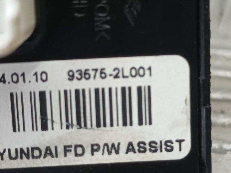 Recambio de mando elevalunas delantero derecho para hyundai i30 classic referencia OEM IAM 935752L001  