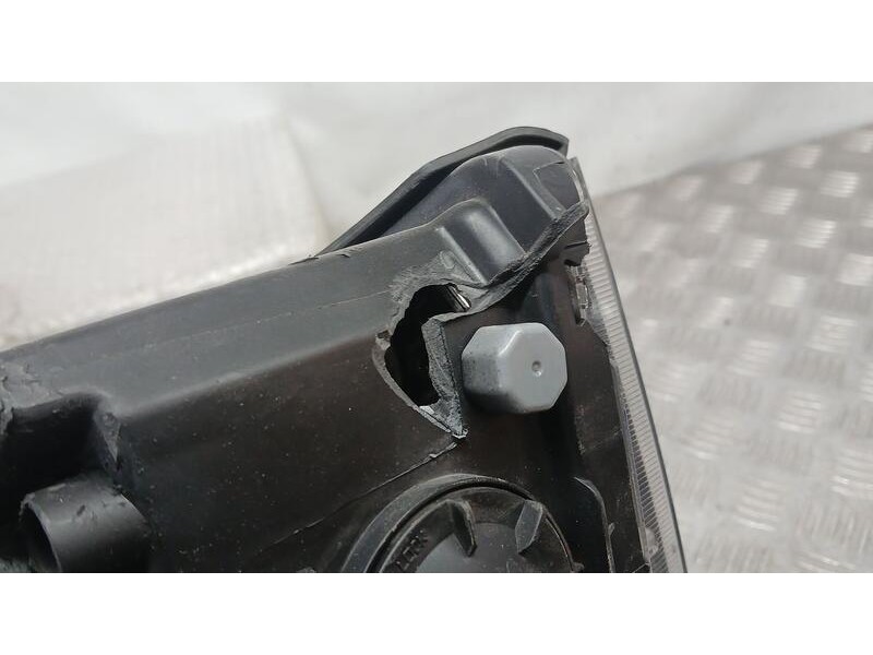 Recambio de faro izquierdo para ssangyong tivoli line 4x2 referencia OEM IAM   REPARAR