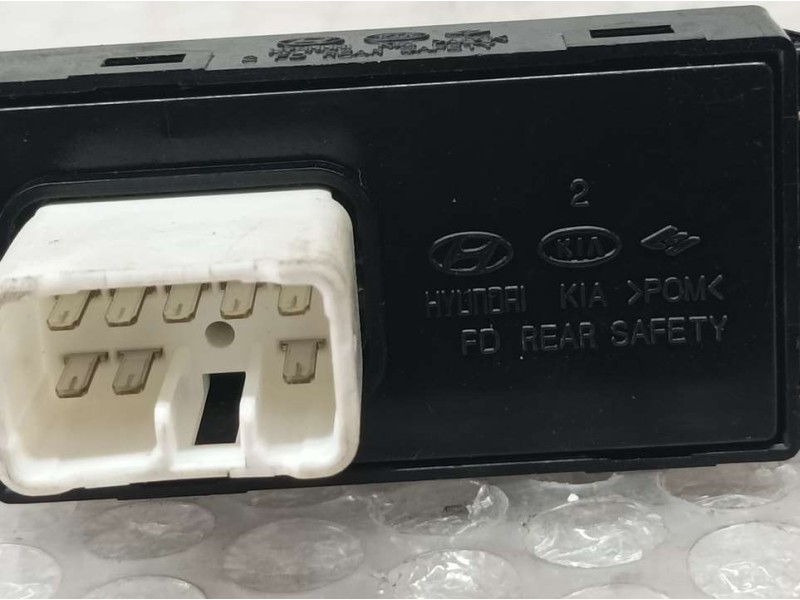 Recambio de mando elevalunas trasero derecho para hyundai i30 classic referencia OEM IAM 935802L000  