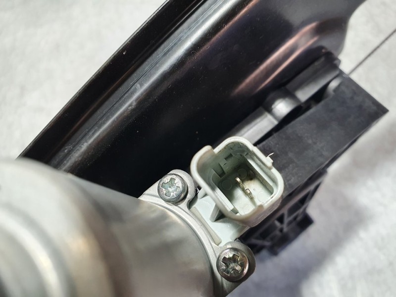 Recambio de elevalunas delantero derecho para renault kadjar zen referencia OEM IAM 807207795R  ELECTRICO 2 PINES