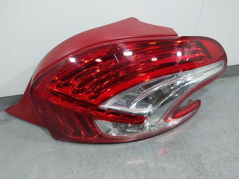 Recambio de piloto trasero derecho para peugeot 208 active referencia OEM IAM 9672628380  