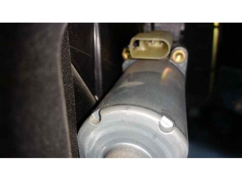 Recambio de elevalunas delantero izquierdo para ford fiesta (cbk) ambiente referencia OEM IAM  2 PIN ELECTRICO