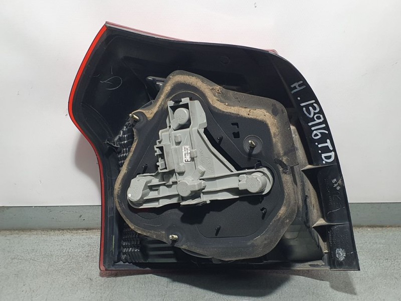 Recambio de piloto trasero derecho para toyota corolla (e12) 1.4 d-4d luna compact referencia OEM IAM 8155102300  