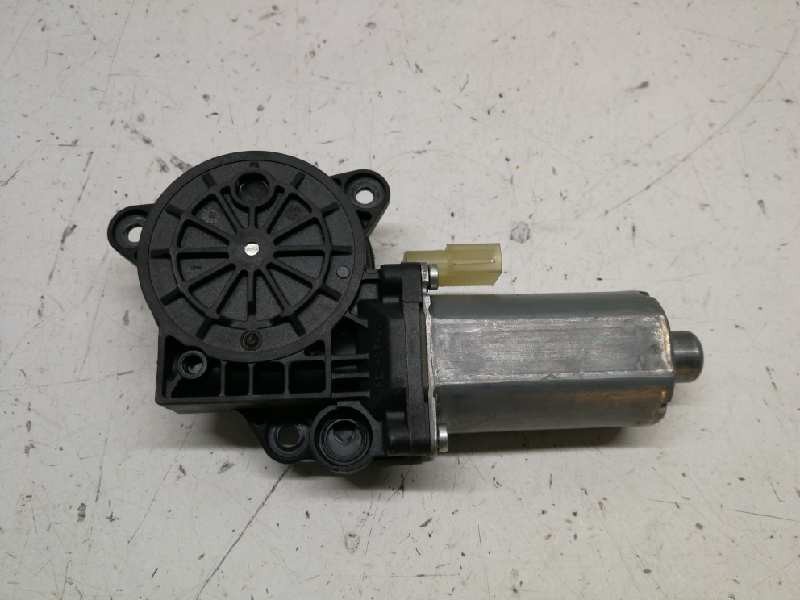 Recambio de motor elevalunas delantero derecho para ford fiesta (cbk) ghia referencia OEM IAM 0130821939 BOSCH ELECTRICO