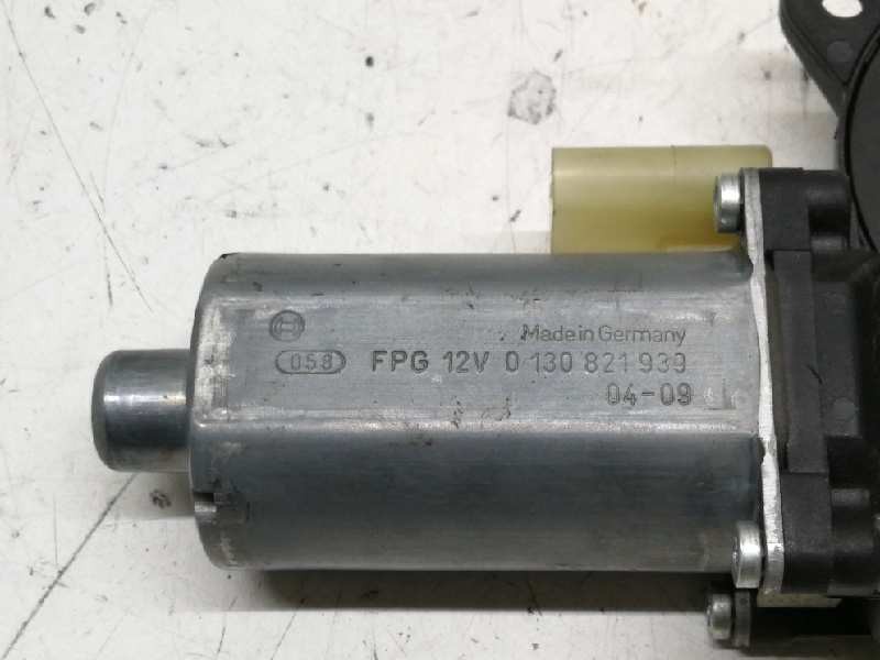 Recambio de motor elevalunas delantero derecho para ford fiesta (cbk) ghia referencia OEM IAM 0130821939 BOSCH ELECTRICO