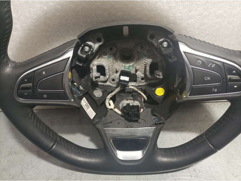 Recambio de volante para renault kadjar zen referencia OEM IAM 484005825R 628660900C TRW