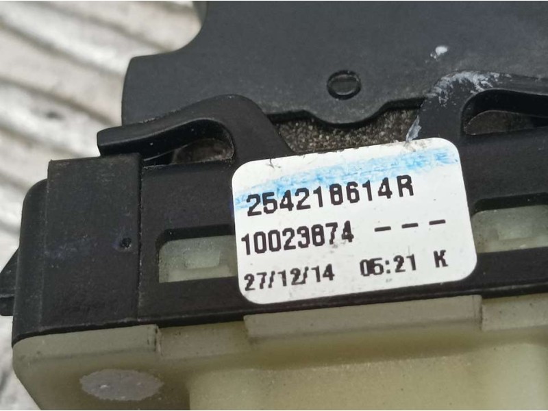 Recambio de mando elevalunas delantero derecho para renault captur zen referencia OEM IAM 254218614R  