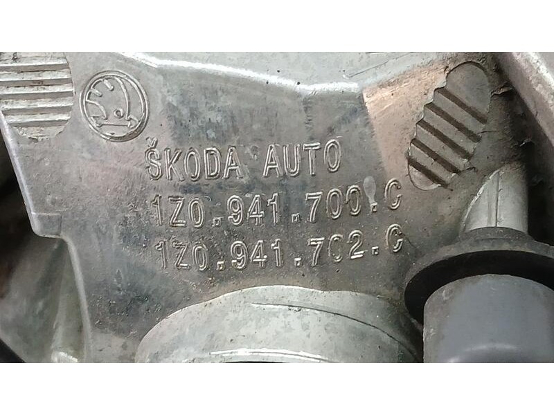 Recambio de faro antiniebla derecho para skoda octavia ii (1z3) 1.6 tdi referencia OEM IAM 1Z0941702C ROZADO 