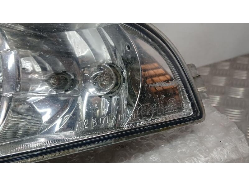 Recambio de faro antiniebla izquierdo para skoda octavia ii (1z3) 1.6 tdi referencia OEM IAM 1Z0941701C ROZADO 