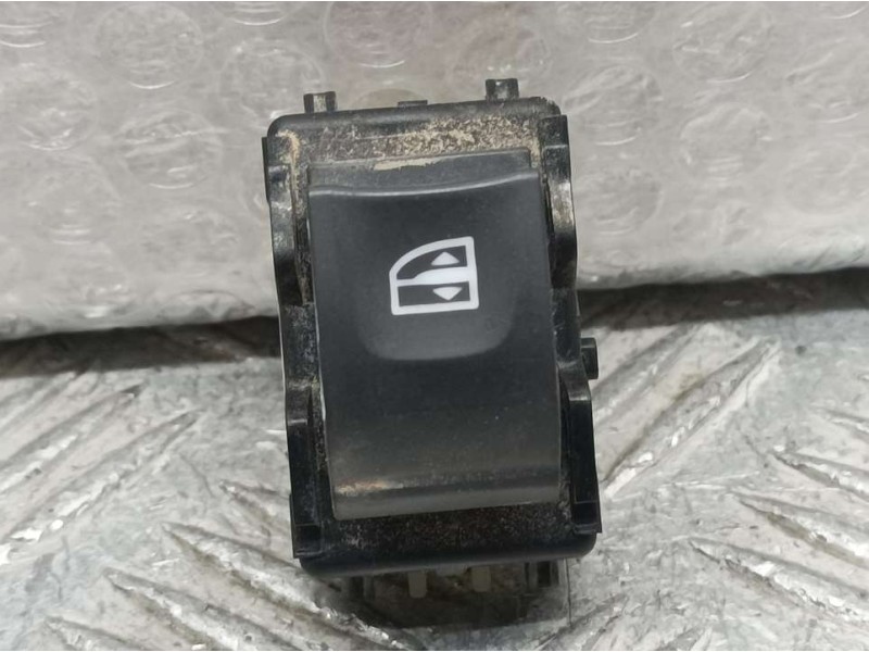 Recambio de mando elevalunas trasero derecho para renault captur zen referencia OEM IAM 254218614R  