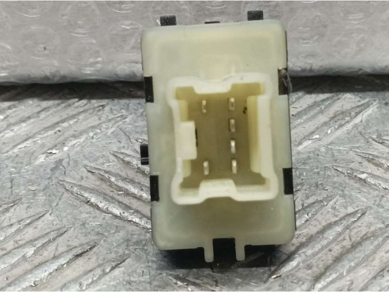 Recambio de mando elevalunas trasero derecho para renault captur zen referencia OEM IAM 254218614R  