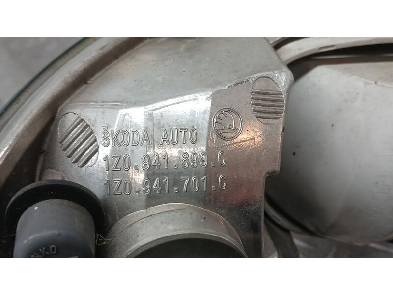 Recambio de faro antiniebla izquierdo para skoda octavia ii (1z3) 1.6 tdi referencia OEM IAM 1Z0941701C ROZADO 